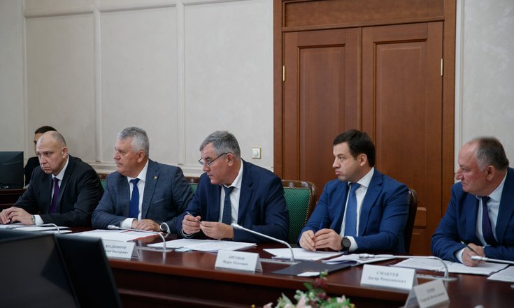 Максим Владимиров провел совещание в правительстве Карачаево-Черкесской Республики об исполнении законодательства и решений Президента Российской Федерации